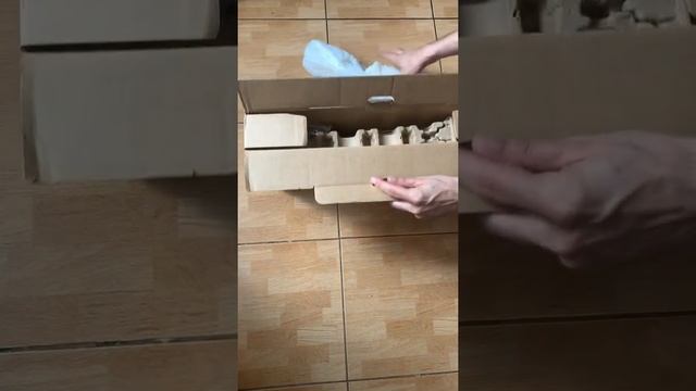 Розпаковка ноутбука з Америки MacBook Pro 2017 року на ремонт смотреть онлайн