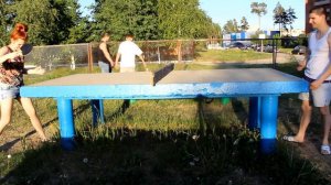 Как девушки играют в настольный тенис