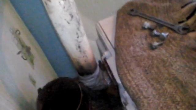 Уcтранить течь в трубе (эпоксидный клей ) смотреть онлайн