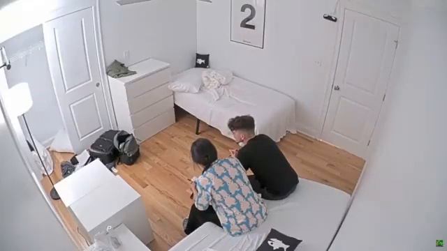 (Fishtank.Live) JONATHAN CLAIMS TO ATTRACT 'Gay People' смотреть онлайн