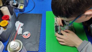 Сложный ремонт телевизора SAMSUNG. Прошивка (UFPI) и замена микросхемы NAND. Подробно. UE32EH5007K.