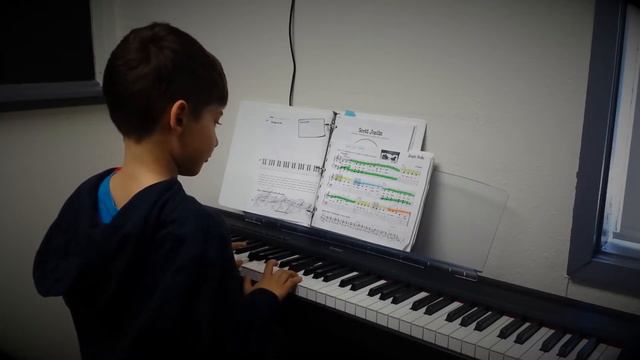 Brian U. Jingle Bells смотреть онлайн
