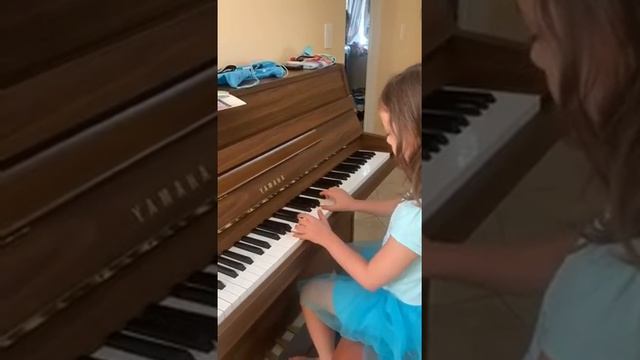 Менуэт грустной принцессы.За ф-но Лея.(из сборника Мирославы Терещук "Музыкальное детство "). смотреть онлайн