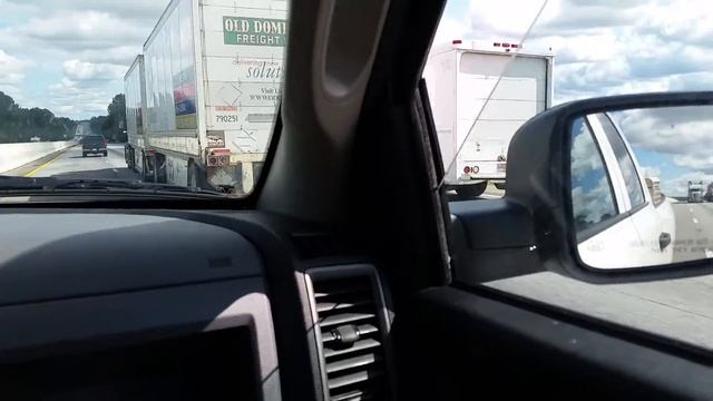Peterbilt 379 and Volvo VNL64T 300 смотреть онлайн