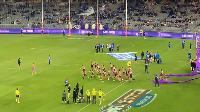 Fremantle Dockers vs North Melbourne 06/05/2022 Optus Stadium - Freo Entry & Team Song смотреть онлайн