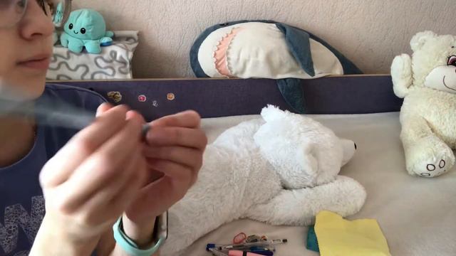 Что носят в рюкзаке в России/пришла со школы смотреть онлайн