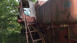 Заметил что то в кустах и решил посмотреть.Советская техника повсюду.Не заброшенный колхоз