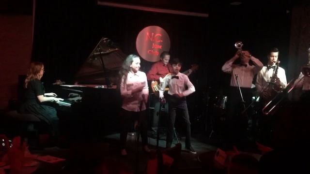 Эдуард Абрамян,Весения Дерацуева-Samba Rock Com Dende смотреть онлайн