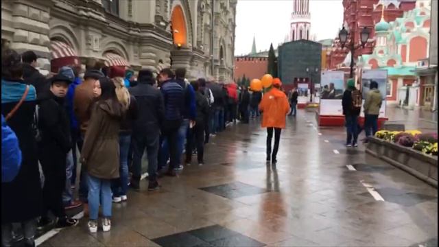 Очередь за iPhone 7 в Москве 2016 смотреть онлайн