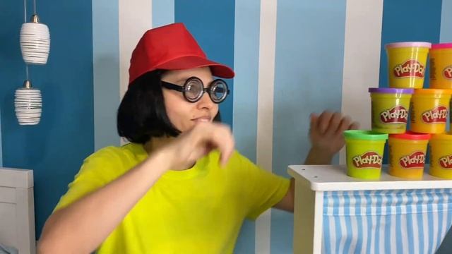 Лев и папа готовят разноцветную лапшу. Веселое видео на канале Leva and Lera смотреть онлайн