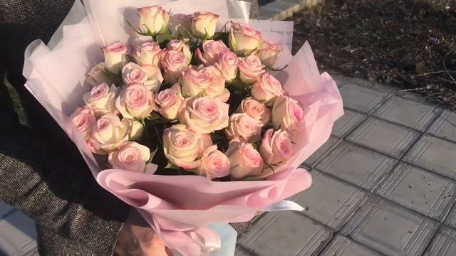 Букет из кустовой розы Единственная