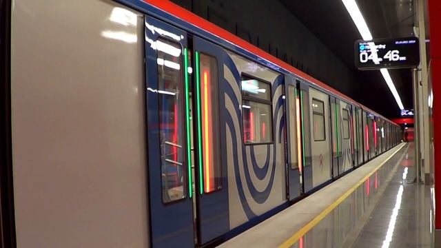 "Последние дни работы на БКЛ!" Электропоезд 81-765/766/767 "МОСКВА" №57 на станции метро Мнёвники смотреть онлайн