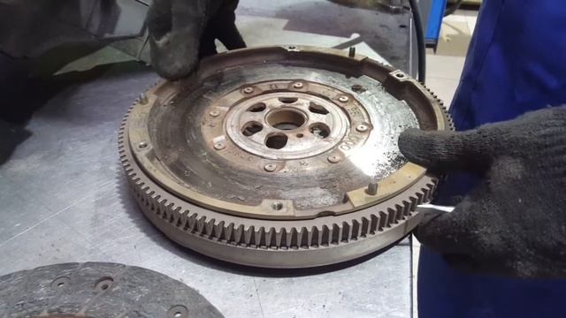 VW Caddy двухмассовый маховик - стук, вибрации. смотреть онлайн