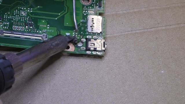 Сломал ноутбук «ВДВ»шнику выездной компьютерный мастер ... Ноутбук в подарок подписчикам ч.2 смотреть онлайн