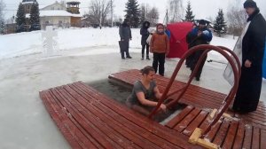 Купание в проруби! Праздник Крещения в Богородском!
