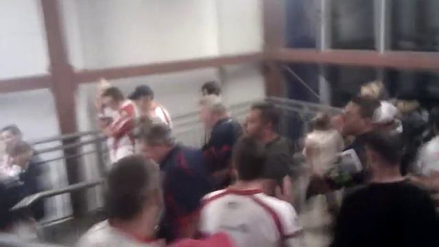 Hull Kingston Rovers (KR) Fans Singing Red Red Robin смотреть онлайн