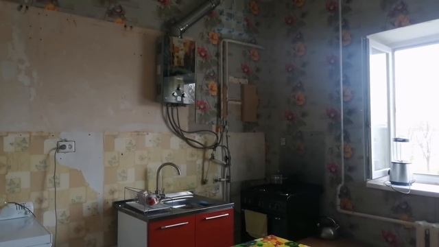 Продается 2-х этажный дом 175 мкв на 15 сотках, газ, гараж, навес, хозпостррйки, участок огорожен.