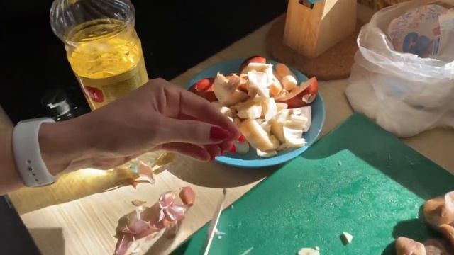 Как правильно жарить тигровые креветки и лесные грибы! смотреть онлайн