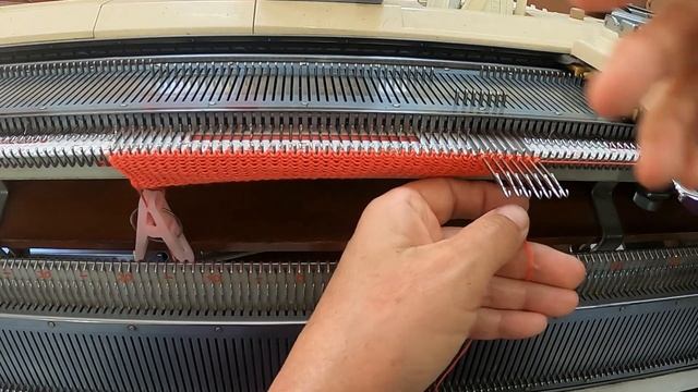 Acabamento Enrolado A Mais Feito Em Tricô à Máquina