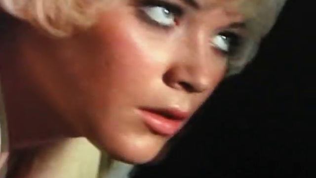 Linda Thorson As Tara King/Tan Leather смотреть онлайн