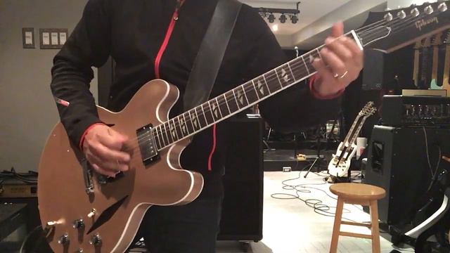 New Foo Fighters Run guitar смотреть онлайн