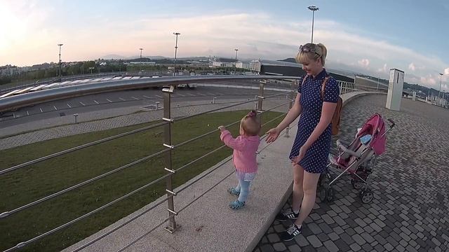 Сочи. Олимпийский парк. Марина учится кататься на роликах смотреть онлайн