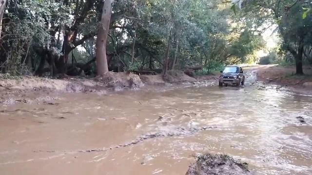 Andy's 2013 Suzuki Jimny defeats Hennops 4x4 trail смотреть онлайн