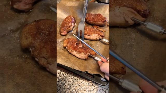 готовим утиную грудку, боже какая она нежная, сочная, просто тает во рту. А готовится очень легко смотреть онлайн