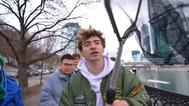 ПОДБРОСЬ И СЛОВИ ТЕЛЕФОН над ВОДОЙ!**С БЛОГЕРАМИ** смотреть онлайн