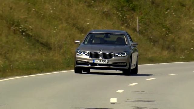 2017 BMW 7 Series vs 2018 Mercedes S-Class смотреть онлайн