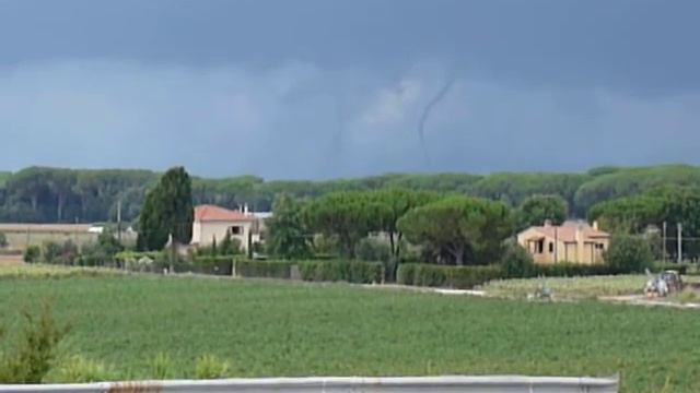 Double tornado in Toscane (Italy) смотреть онлайн