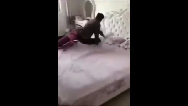 Таракан Сергей в кровати (шаблон для мема) смотреть онлайн