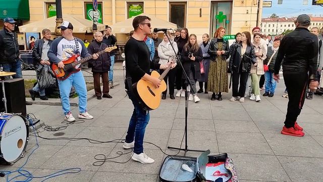 Kino - "Кукушка", в исполнении группы "Висконти" на Невском проспекте в Санкт-Петербурге... смотреть онлайн