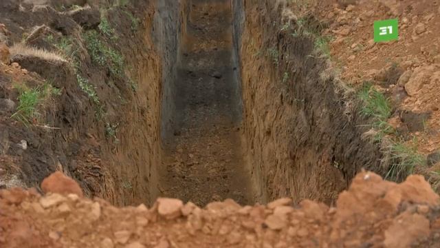 Реку окопали глубоким рвом. Жители поселка Кумляк в Уйском районе боятся наступления засухи смотреть онлайн