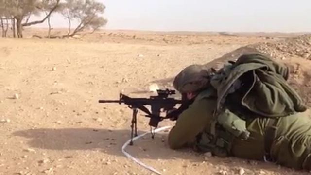 Раввин Асман стреляет из А4 смотреть онлайн