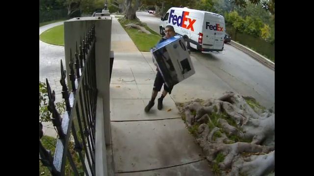 Вот из-за чего портятся посылки! That's of what parcels are spoiled! смотреть онлайн