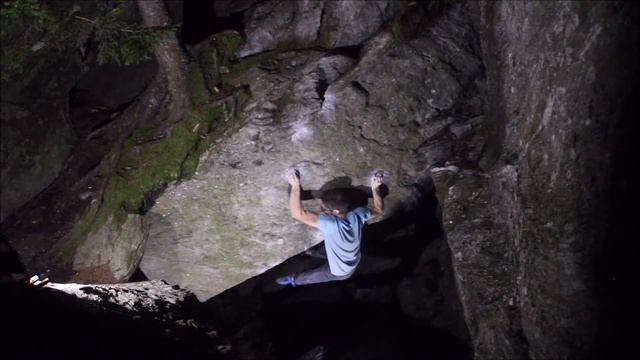 Smuggler's Notch Bouldering - Shadows of Reality V11/12 смотреть онлайн