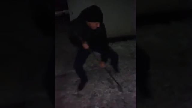 Вот как надо чистить тротуары зимой  2016 ))))))