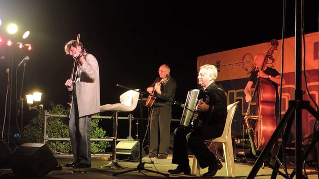 Саня и Эмиль Кройтор на фестивале клейзмеров в Цфате смотреть онлайн