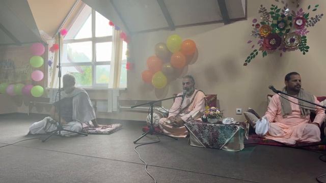 Вену Гопал Прабху, Мадхусудан Прабху – Вступительная лекция (02.09.2022, утро) смотреть онлайн