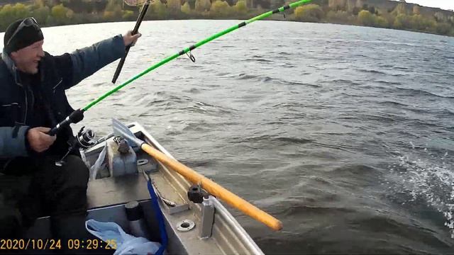 Троллинг Поклевка Щуки река Ока Рязанская область. смотреть онлайн