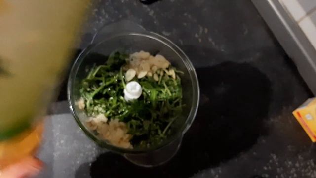 Соус из рукколы. Очень вкусный и ароматный смотреть онлайн