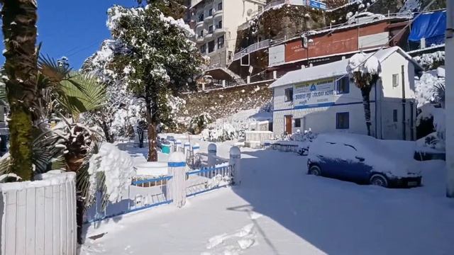 Mussoorie snowfall - Allahabad bank heritage building смотреть онлайн