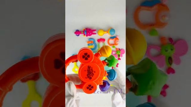 Набор погремушек и прорезывателей 13 шт в кейсе от Zeimas смотреть онлайн