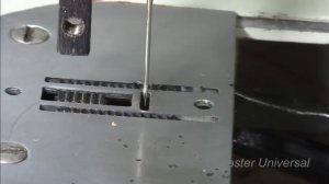 Чайка 142 М. Как отрегулировать иголку в отверстии игольной пластины. Видео № 320.