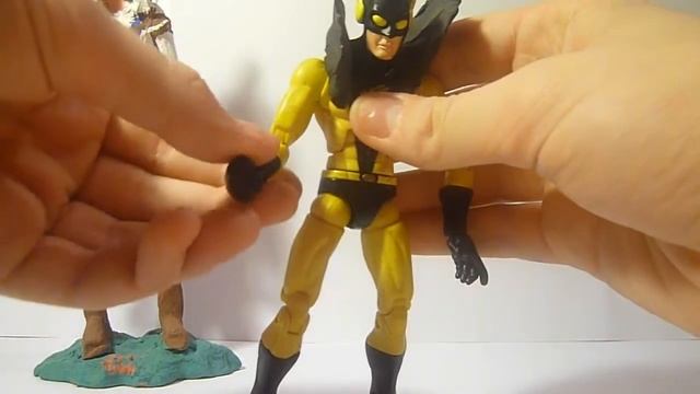 Фигурка от Hasbro Жёлтый Жакет. смотреть онлайн