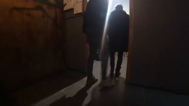 ШООК!!! ДЕРУГУ БЬЕТ ЕГО ДЕВУШКА ЖЕНЯ! УДАЛЕННОЕ ВИДЕО смотреть онлайн