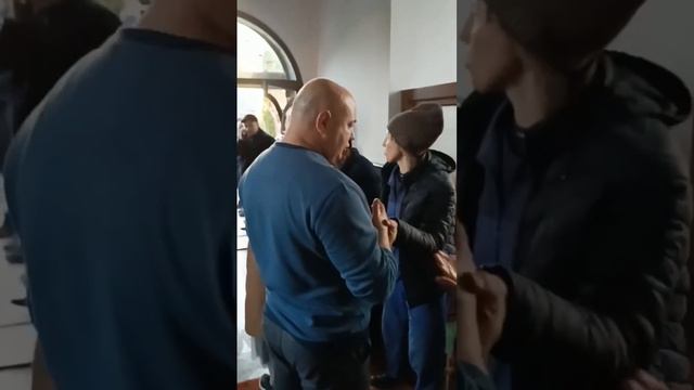 Окраина. Попытка захвата храма Рождества Христова сторонниками ПЦУ смотреть онлайн