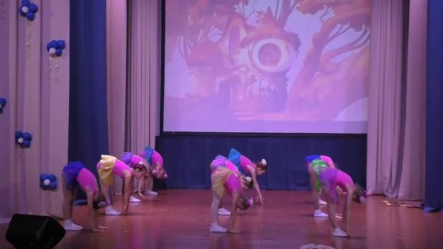 Танцевальный коллектив "Улыбка" с. Лазо - Танцевальная картинка "Сказка, приходи!" смотреть онлайн