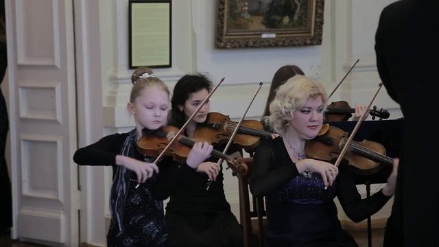 Солистка Татьяна Фоменкова (скрипка), Камерный оркестр , главный дирижер Денис Карлов смотреть онлайн